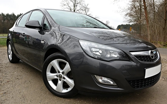 Opel Astra cena 23500 przebieg: 158000, rok produkcji 2012 z Gostynin małe 781